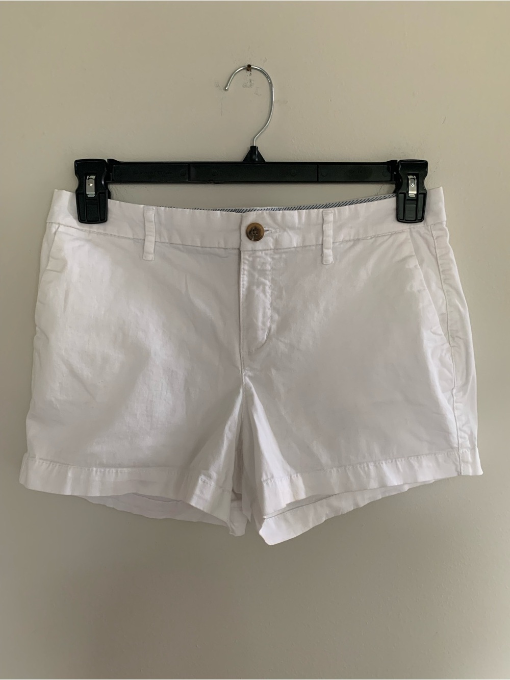 Old Navy White Women's Casual Cotton Shorts